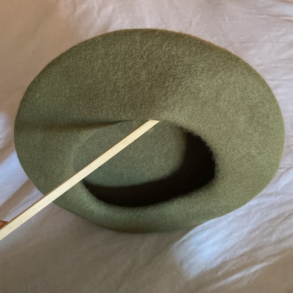 Soft Wool Beret - Picture 7 of 8